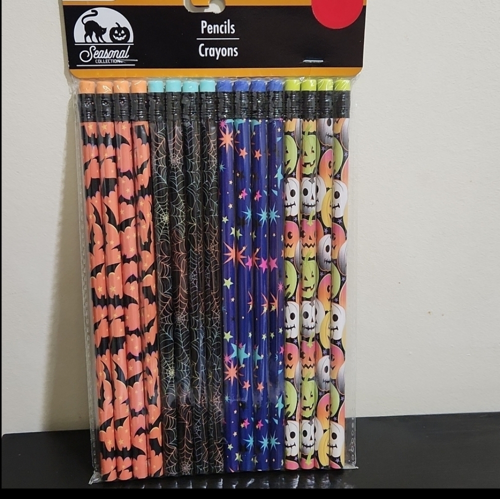 Halloween Themes 16 Pieces Pencils - Picture 2 of 4